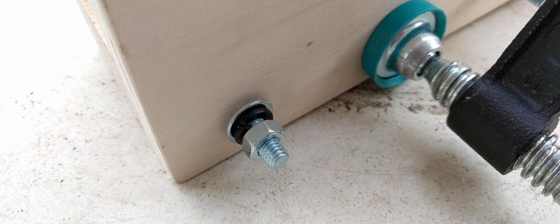 boulon echasse en bois